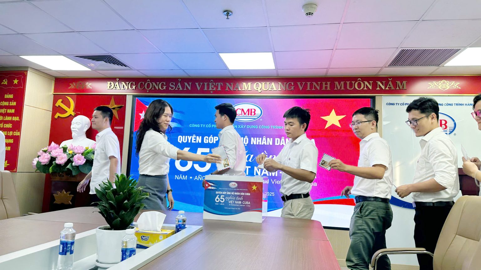 CMB – TỔ CHỨC LỄ ỦNG HỘ NHÂN DÂN CUBA