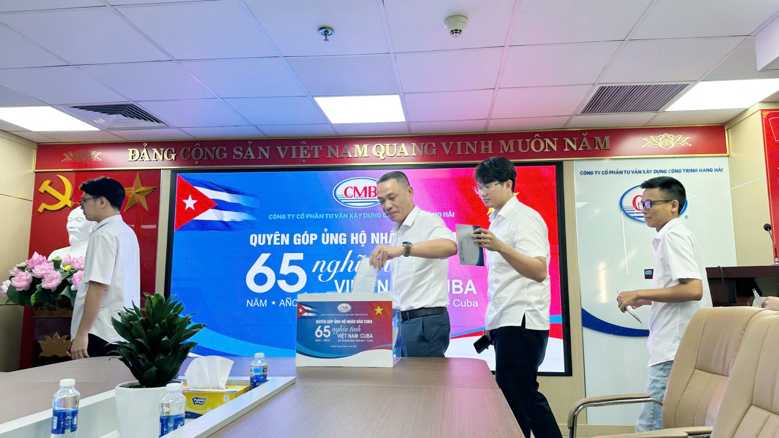 CMB – TỔ CHỨC LỄ ỦNG HỘ NHÂN DÂN CUBA