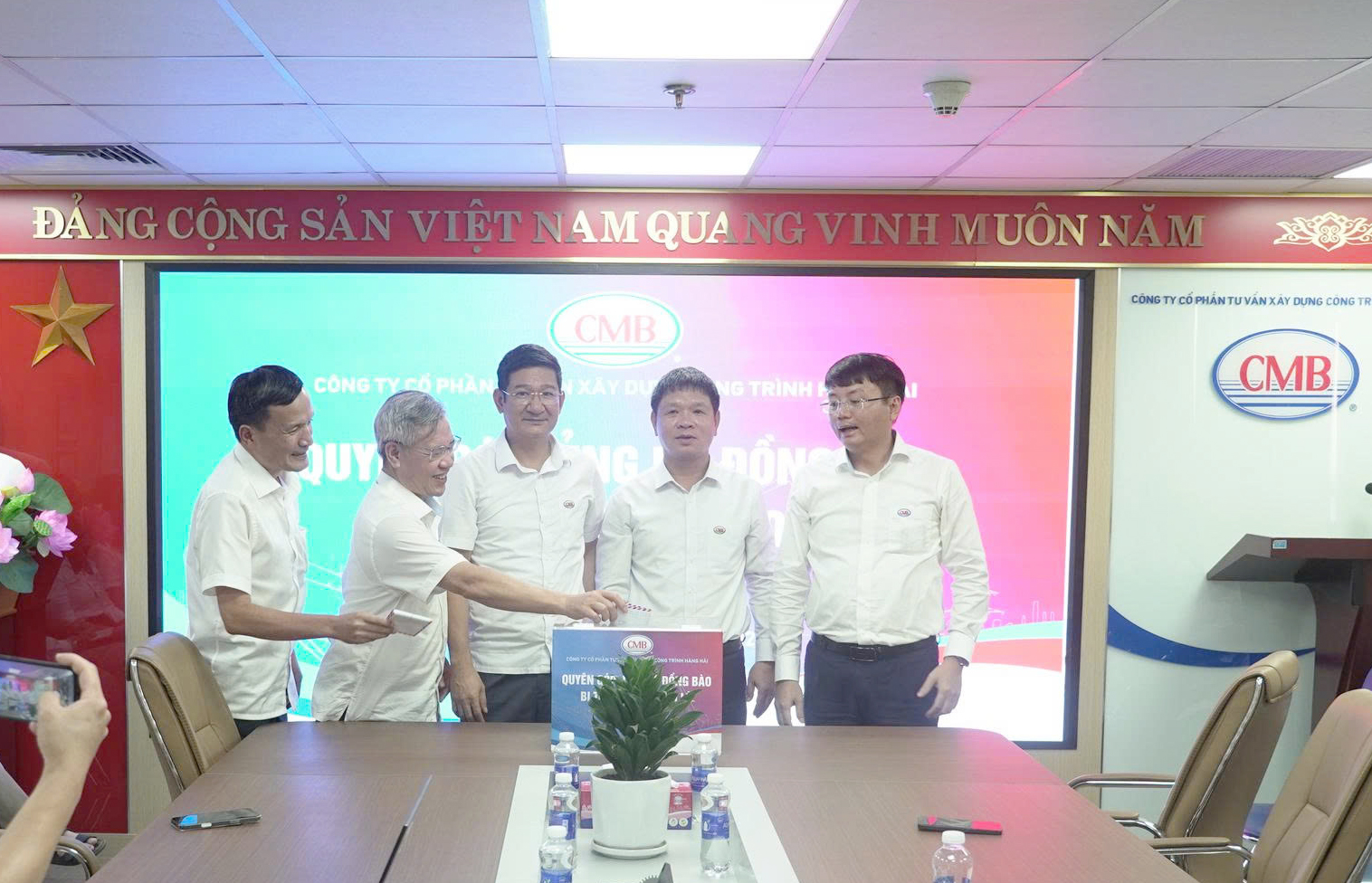 CMB – TỔ CHỨC QUYÊN GÓP, ỦNG HỘ ĐỒNG BÀO BỊ THIỆT HẠI DO BÃO LŨ