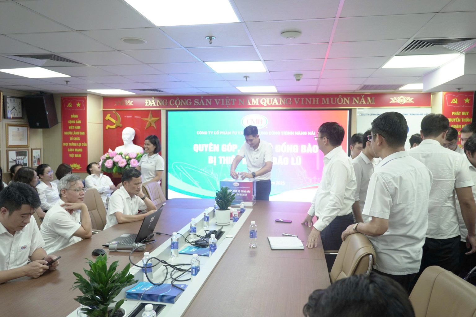 CMB – TỔ CHỨC QUYÊN GÓP, ỦNG HỘ ĐỒNG BÀO BỊ THIỆT HẠI DO BÃO LŨ