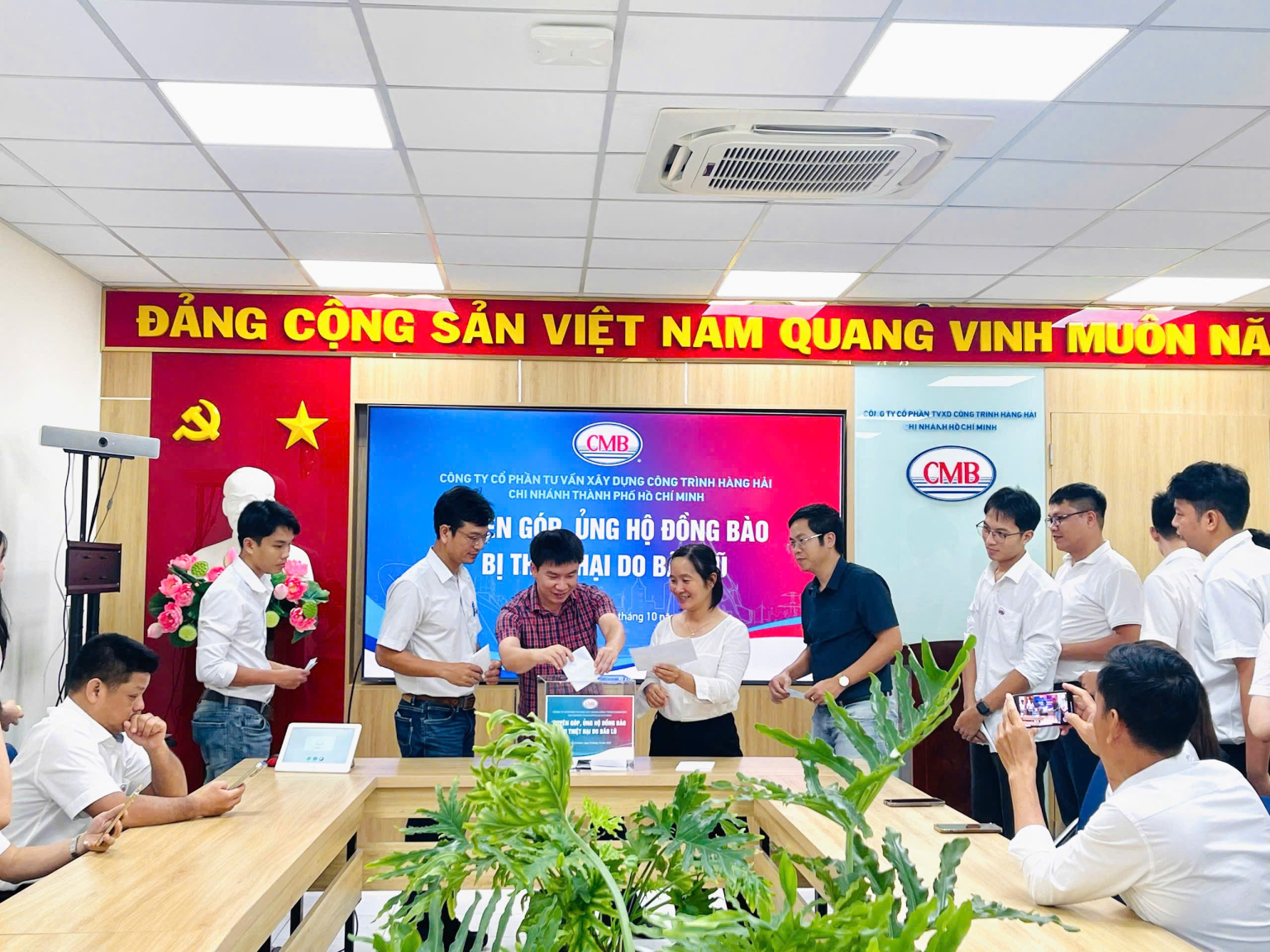 CMB – TỔ CHỨC QUYÊN GÓP, ỦNG HỘ ĐỒNG BÀO BỊ THIỆT HẠI DO BÃO LŨ
