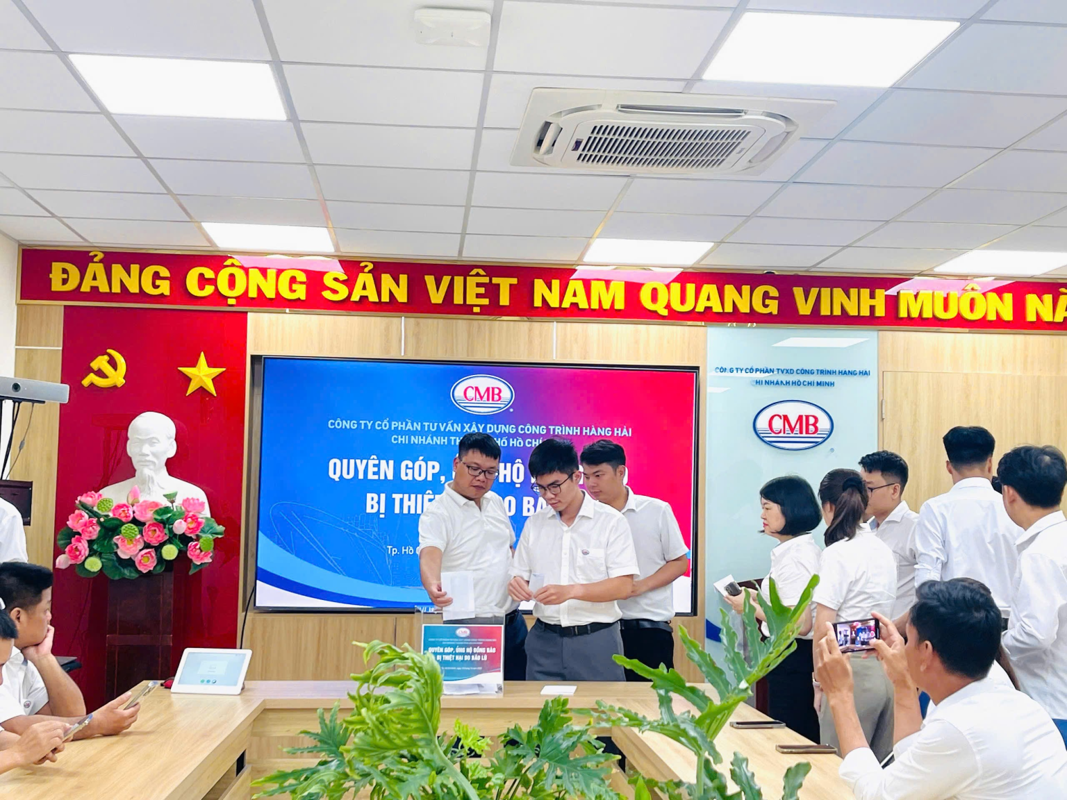 CMB – TỔ CHỨC QUYÊN GÓP, ỦNG HỘ ĐỒNG BÀO BỊ THIỆT HẠI DO BÃO LŨ