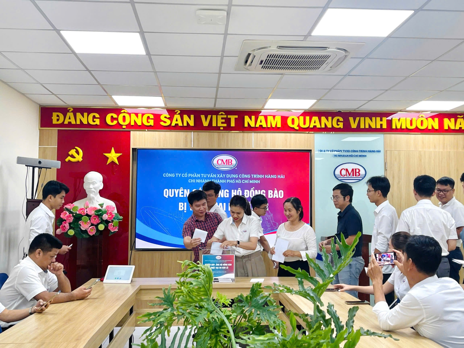 CMB – TỔ CHỨC QUYÊN GÓP, ỦNG HỘ ĐỒNG BÀO BỊ THIỆT HẠI DO BÃO LŨ