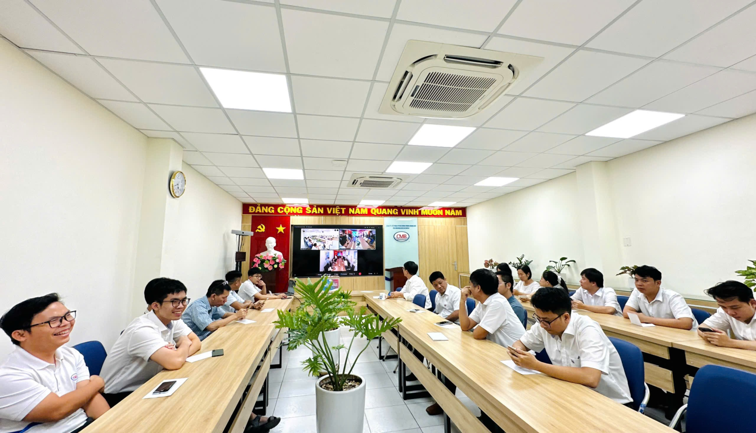 CMB – TỔ CHỨC QUYÊN GÓP, ỦNG HỘ ĐỒNG BÀO BỊ THIỆT HẠI DO BÃO, LŨ LỤT GÂY RA