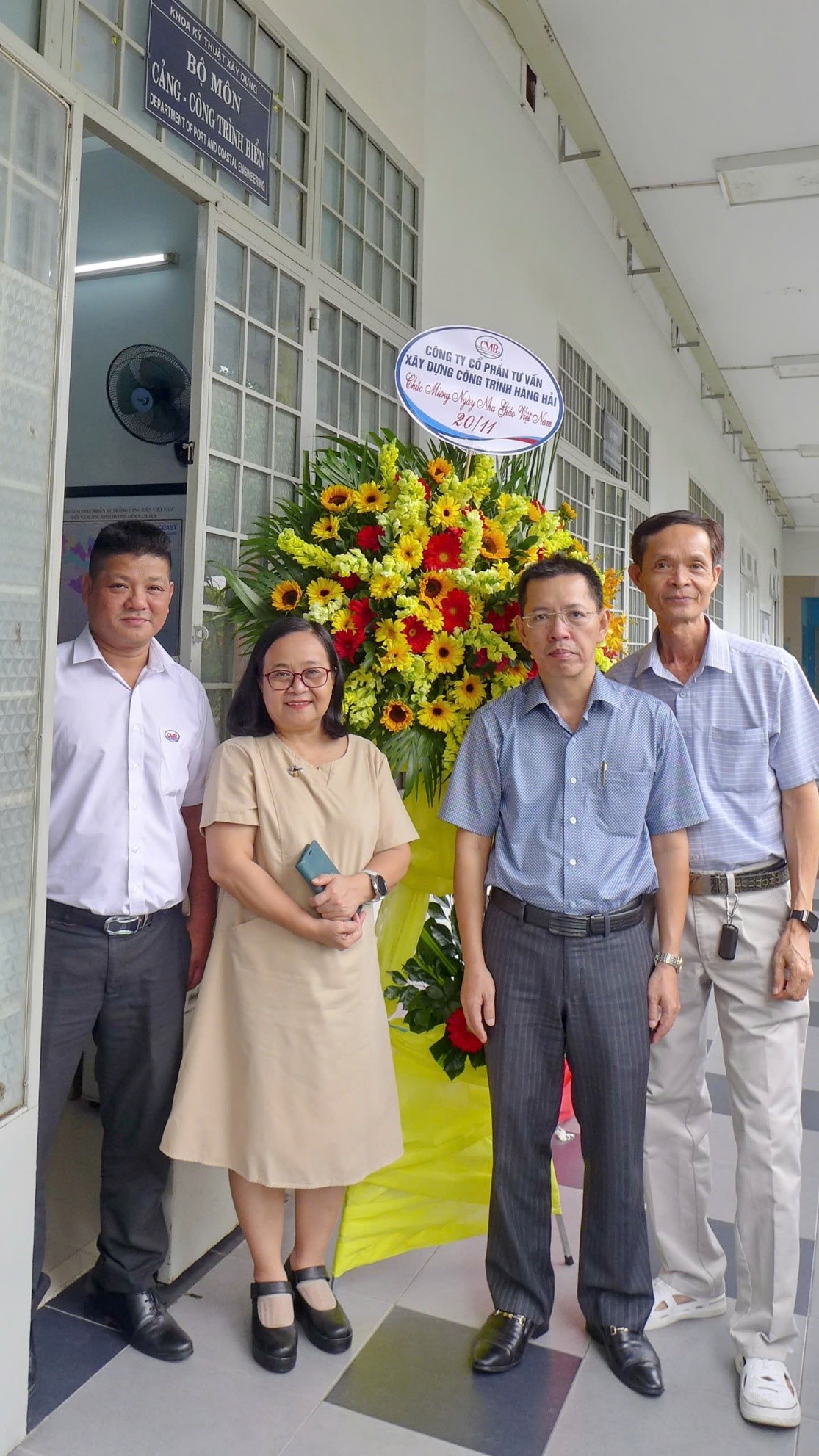 CMB CHÚC MỪNG 42 NĂM NGÀY NHÀ GIÁO VIỆT NAM