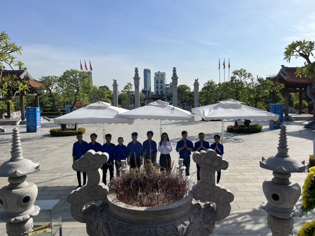 CÔNG TY CỔ PHẦN TƯ VẤN XÂY DỰNG CÔNG TRÌNH HÀNG HẢI DÂNG HƯƠNG TƯỞNG NHỚ CÁC ANH HÙNG LIỆT SĨ