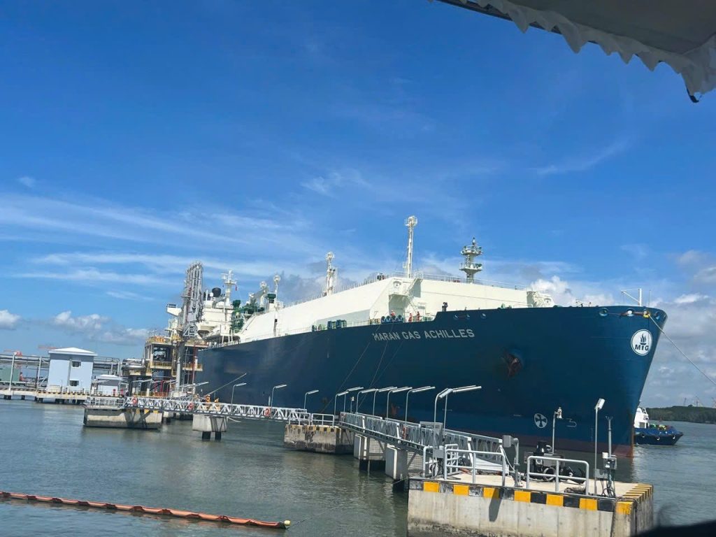 PV GAS ĐÓN CHUYẾN TÀU ĐẦU TIÊN LNG NHẬP KHẨU VÀO VIỆT NAM